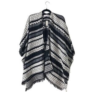 Francesca's Maxine Nubby Ruana Poncho Overpiece Wrap black and white